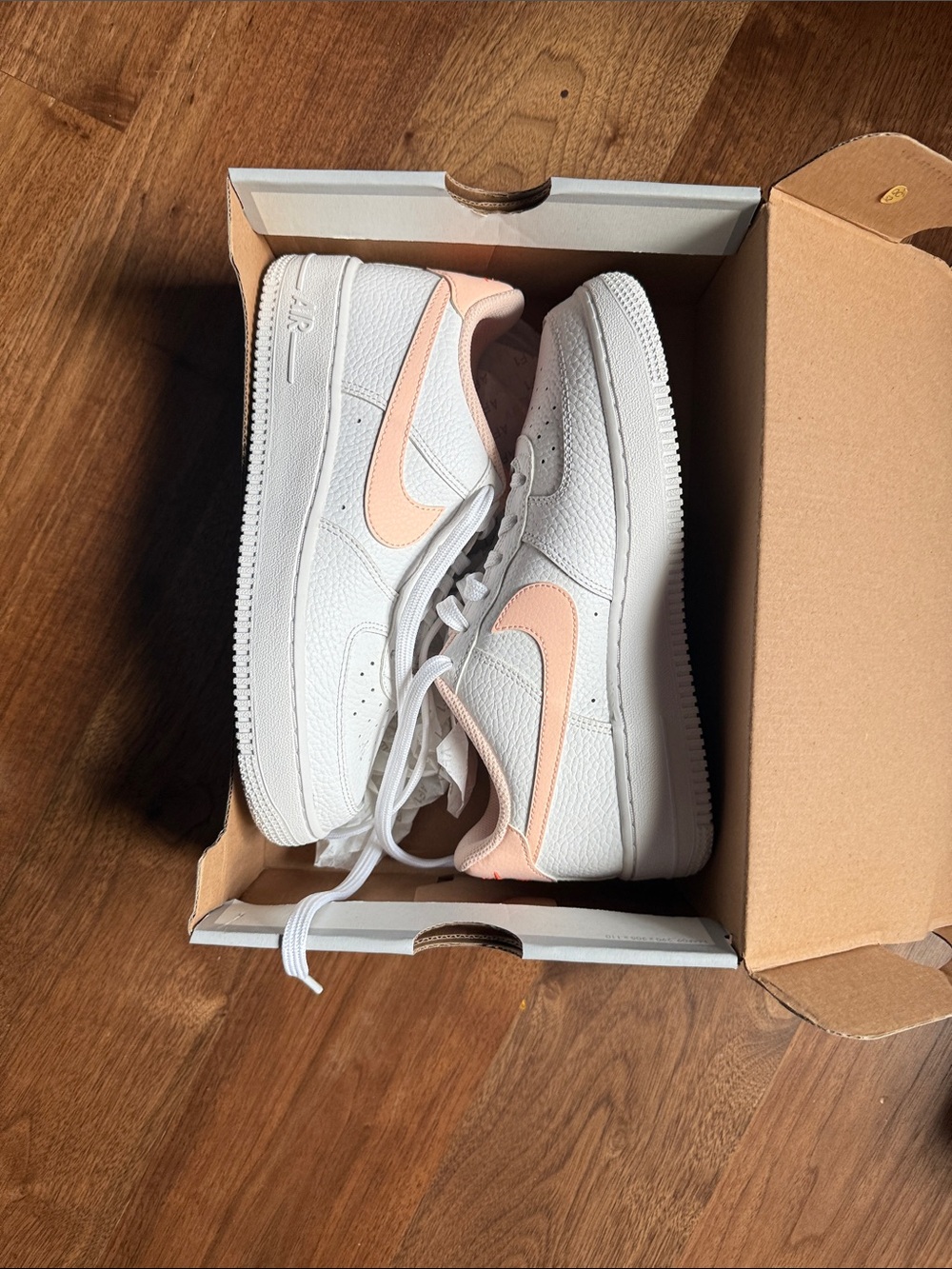 Nike Kids Low-Top Sneakers in White   Kids size 7 never worn